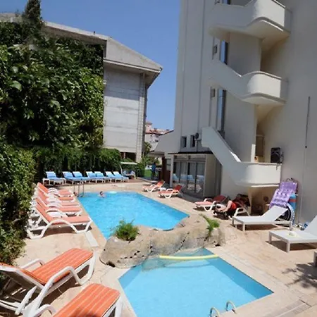 Ξενοδοχείο Dora 4*