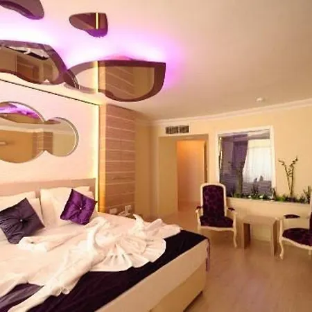 Dora Marmaris