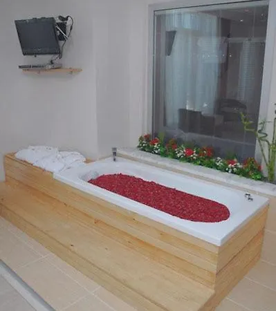 Отель Dora